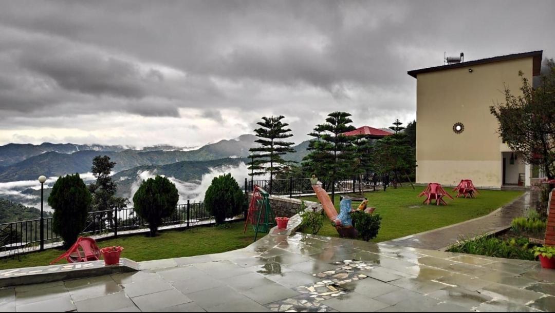Mist N Meadows Resort Rājgarh Esterno foto