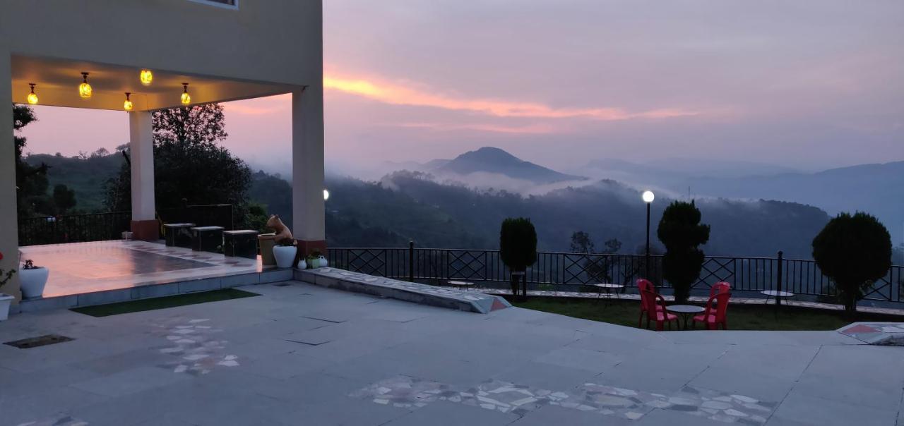 Mist N Meadows Resort Rājgarh Esterno foto