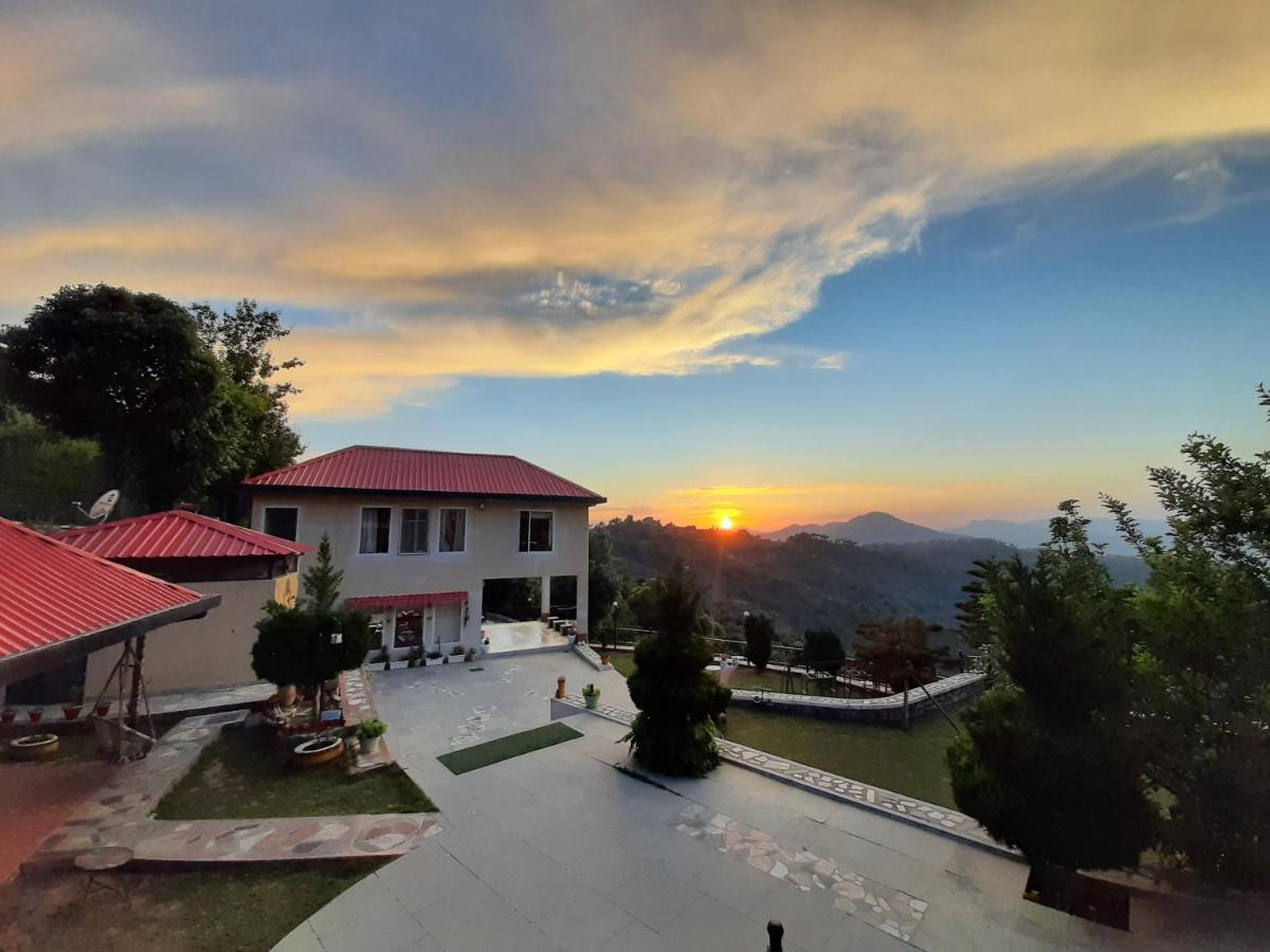 Mist N Meadows Resort Rājgarh Esterno foto